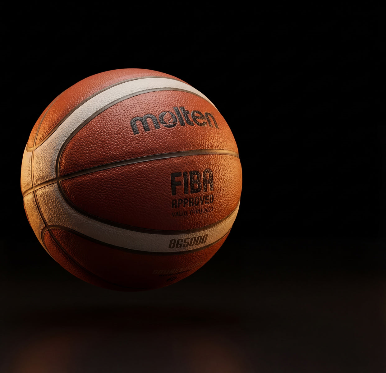 שחקן מחזיק כדור מולטן